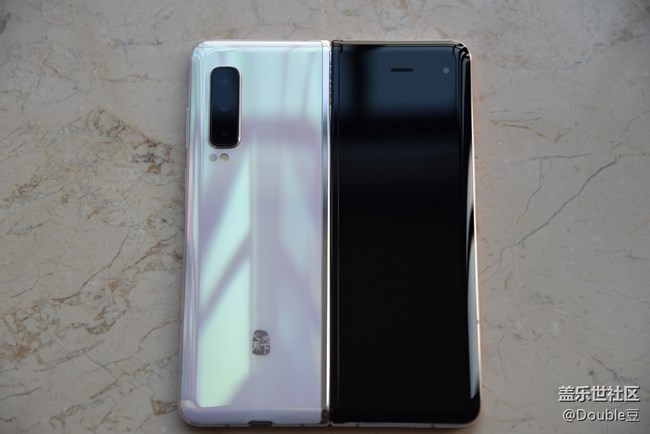 额姐嘤Galaxy W20外观鉴析：高端大气上档次的超炫逼格手机