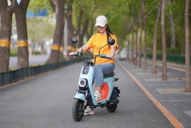 电动车也智能化？九号C40轻松上路，上车即走