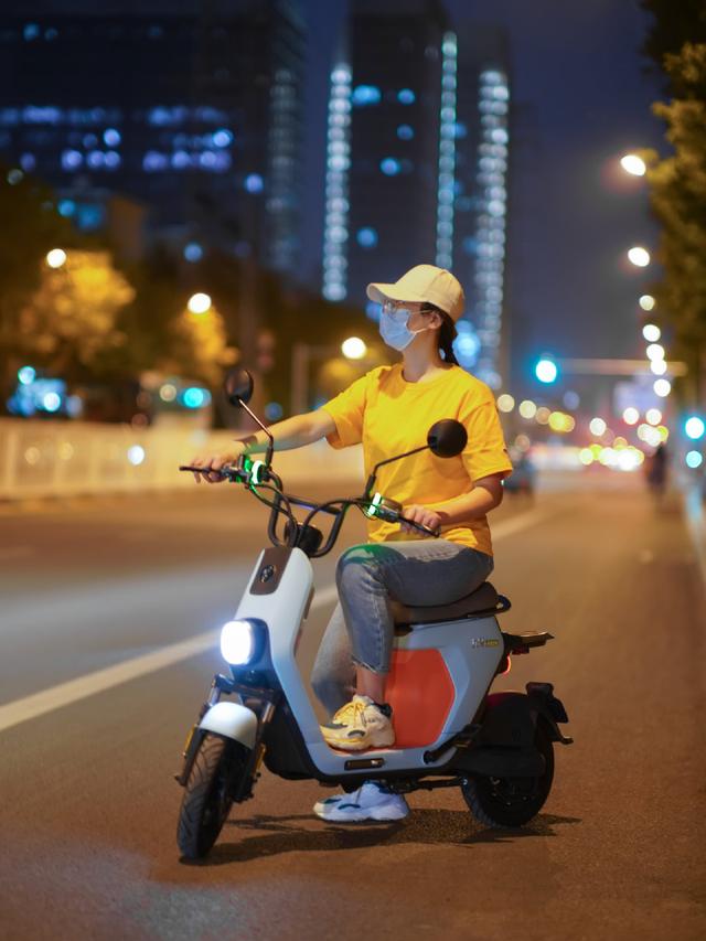 电动车也智能化？九号C40轻松上路，上车即走