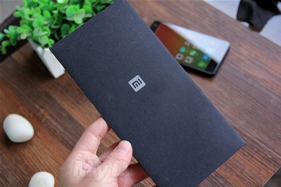 真简单！小米5发布会实体邀请函：一张黑纸板