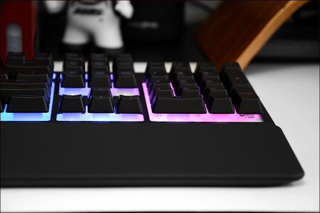 噪音控制堪比静音红轴，Apex家族血统，赛睿这款薄膜键盘亮点颇多