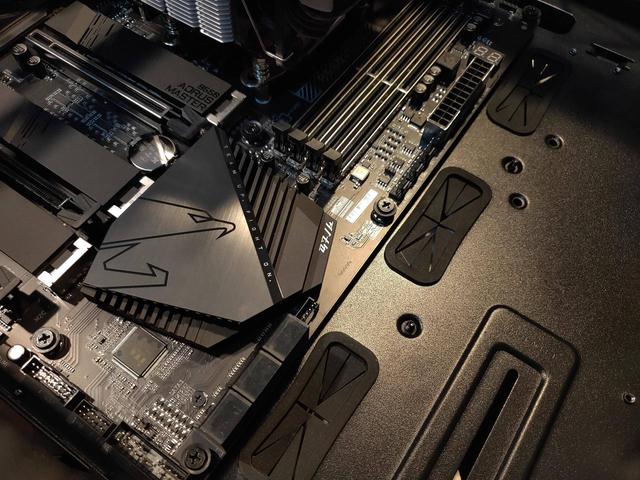 手把手教你安装技嘉B550 MASTER主板