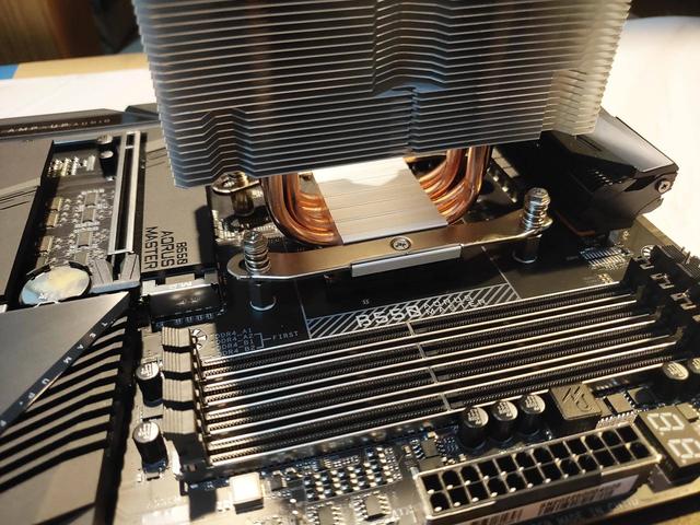 手把手教你安装技嘉B550 MASTER主板