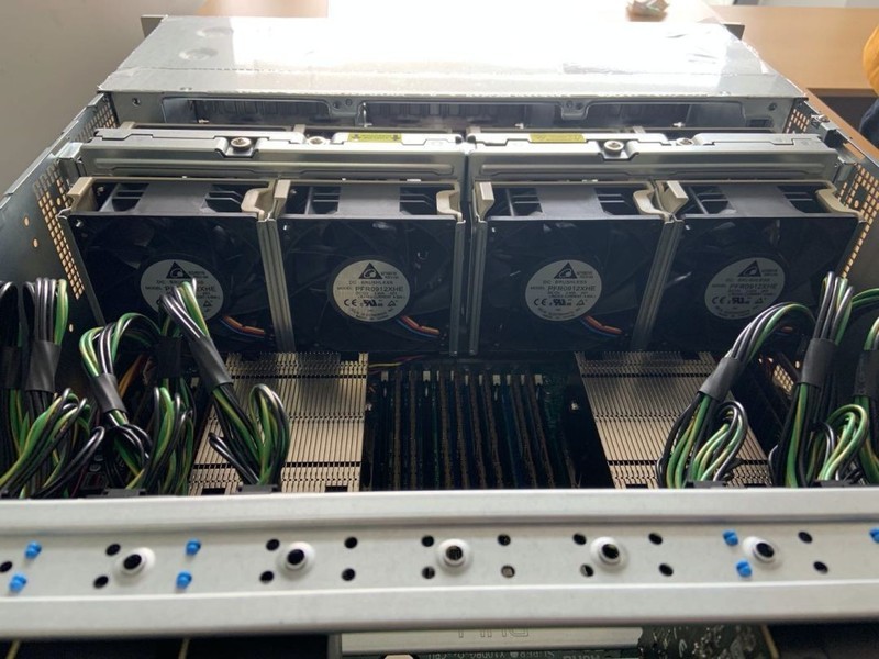 测评 | 矩池云上架 RTX 2080 Ti 八卡机开箱