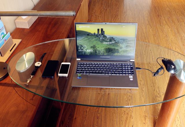 雷神911M野王游戏本全面评测!10代标压、GTX1650Ti