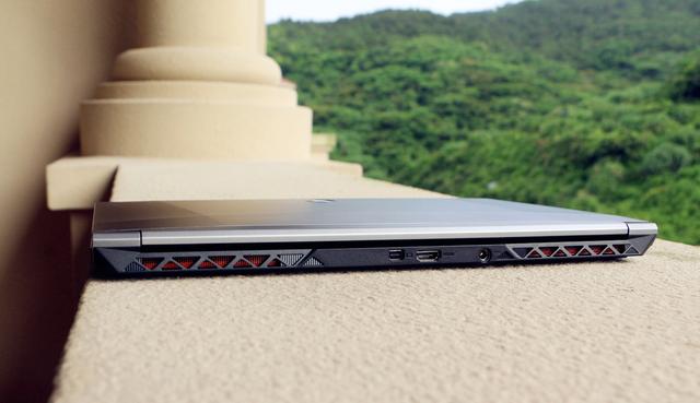 雷神911M野王游戏本全面评测!10代标压、GTX1650Ti