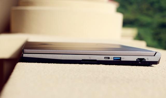 雷神911M野王游戏本全面评测!10代标压、GTX1650Ti