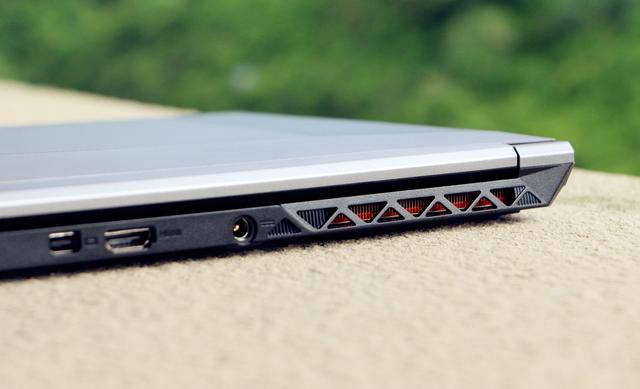 雷神911M野王游戏本全面评测!10代标压、GTX1650Ti