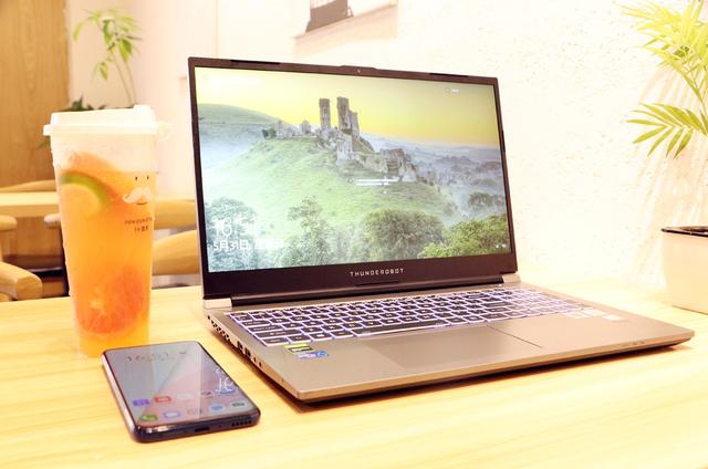 雷神911M野王游戏本全面评测!10代标压、GTX1650Ti