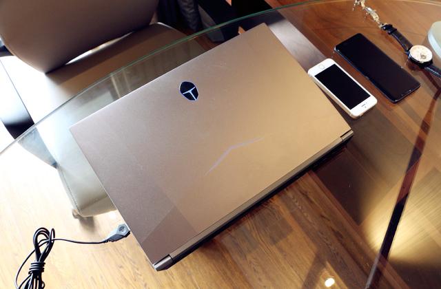 雷神911M野王游戏本全面评测!10代标压、GTX1650Ti