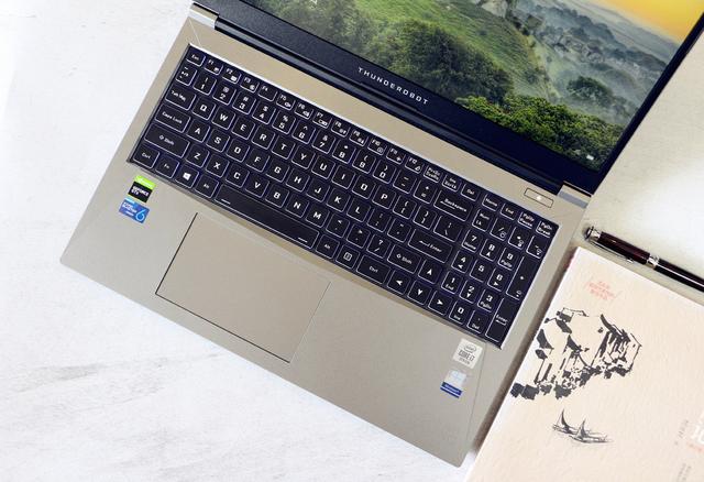 雷神911M野王游戏本全面评测!10代标压、GTX1650Ti