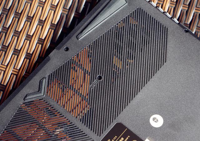 雷神911M野王游戏本全面评测!10代标压、GTX1650Ti