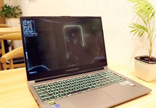 雷神911M野王游戏本全面评测!10代标压、GTX1650Ti