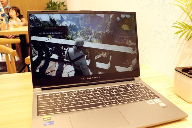 雷神911M野王游戏本全面评测!10代标压、GTX1650Ti