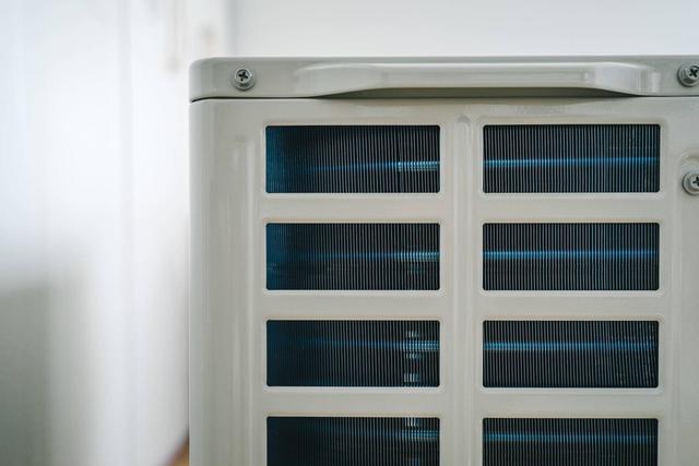 平均一天2块7的空调和一天1块的有多大差距?那看你在房间呆多久吧