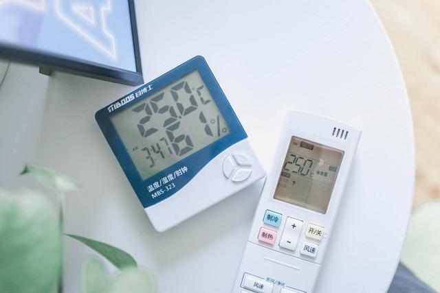 平均一天2块7的空调和一天1块的有多大差距?那看你在房间呆多久吧