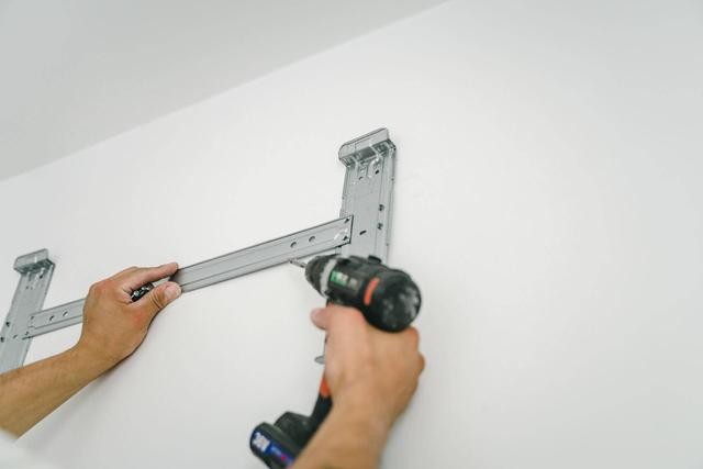 平均一天2块7的空调和一天1块的有多大差距?那看你在房间呆多久吧