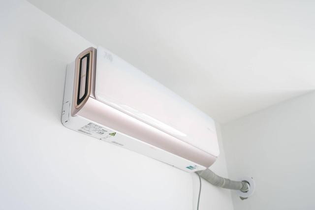 平均一天2块7的空调和一天1块的有多大差距?那看你在房间呆多久吧