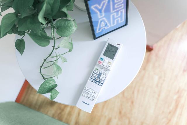 平均一天2块7的空调和一天1块的有多大差距?那看你在房间呆多久吧