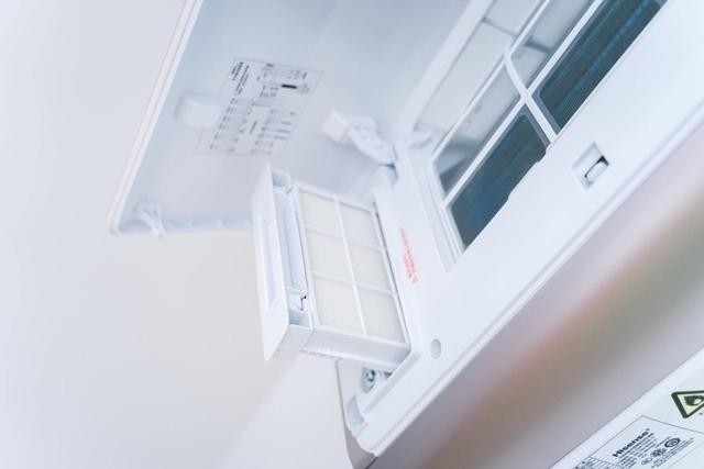 平均一天2块7的空调和一天1块的有多大差距?那看你在房间呆多久吧