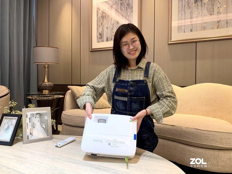 投影仪好处这么多，如何选购？明基E520教你摆脱只会按电源开关机键的困境