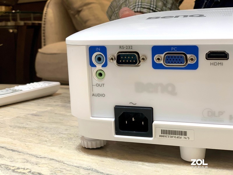 投影仪好处这么多，如何选购？明基E520教你摆脱只会按电源开关机键的困境