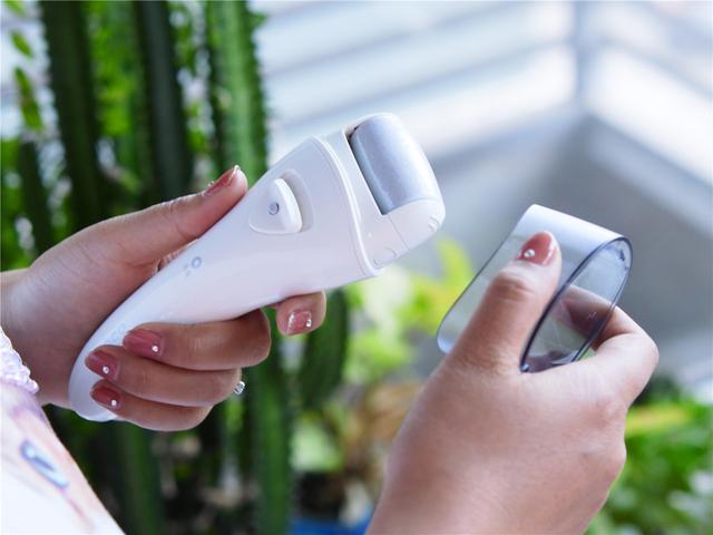 DOCO电动修足器修护足部死皮老茧更省力