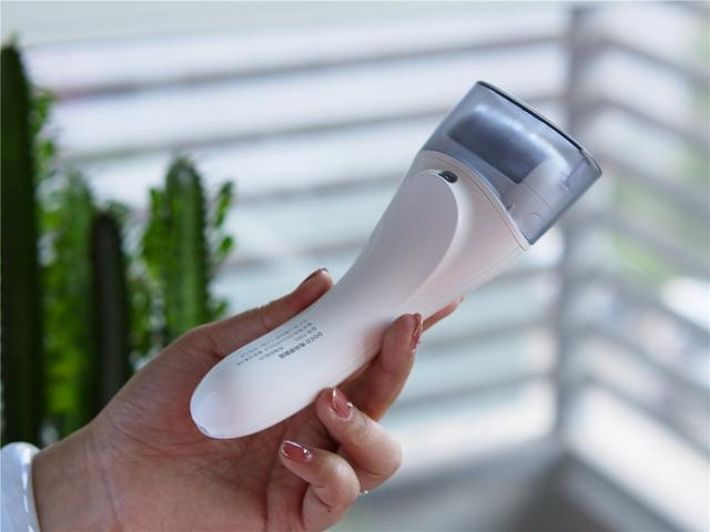 DOCO电动修足器修护足部死皮老茧更省力