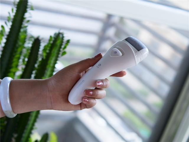 DOCO电动修足器修护足部死皮老茧更省力