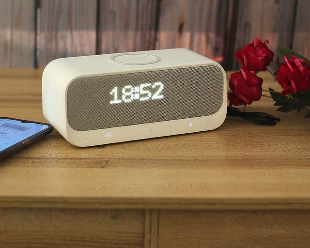让生活更具品质，安克创新Soundcore多功能床头音箱