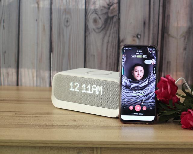 让生活更具品质，安克创新Soundcore多功能床头音箱