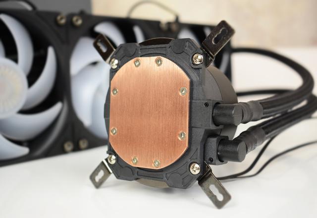 599元的360水冷不香么？酷冷至尊冰神B360 CPU水冷散热器 评测