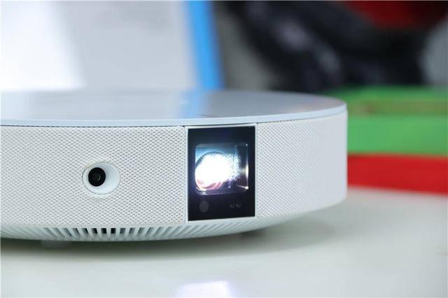 坚果发布全新G9投影，配置进口音响800流明，首发仅2799元