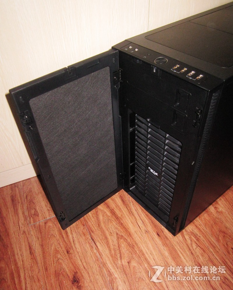 北欧古典设计美学与电脑机箱的完美融合——Fractal Design Define R5解析[原创]