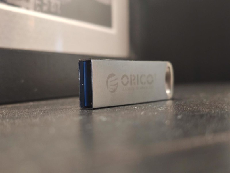 雾化炫白、魔力四射Orico读卡器兼金属质感、厚重满满优盘