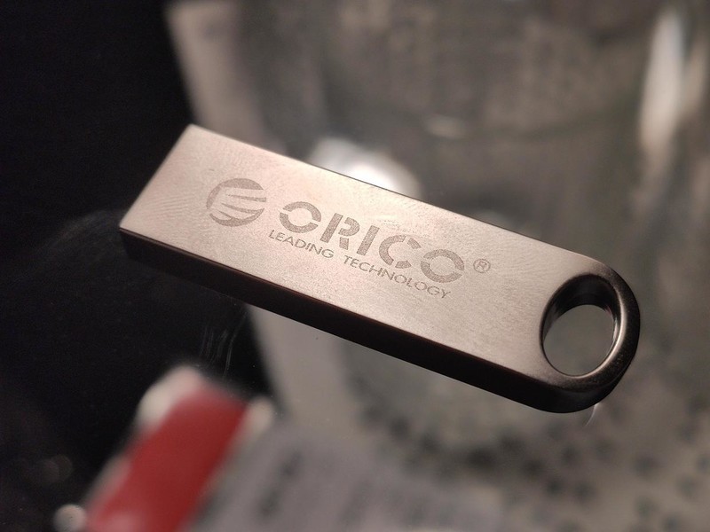 雾化炫白、魔力四射Orico读卡器兼金属质感、厚重满满优盘