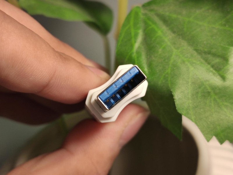 雾化炫白、魔力四射Orico读卡器兼金属质感、厚重满满优盘