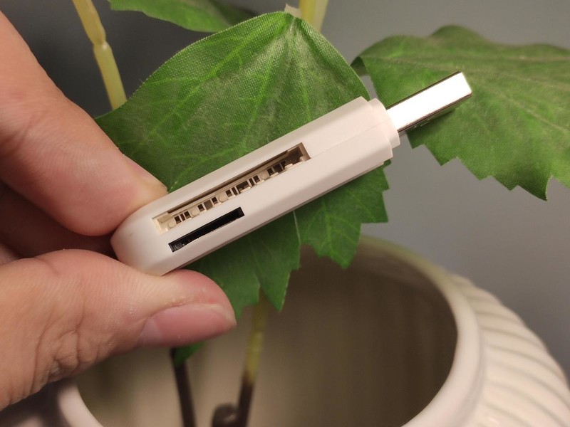 雾化炫白、魔力四射Orico读卡器兼金属质感、厚重满满优盘