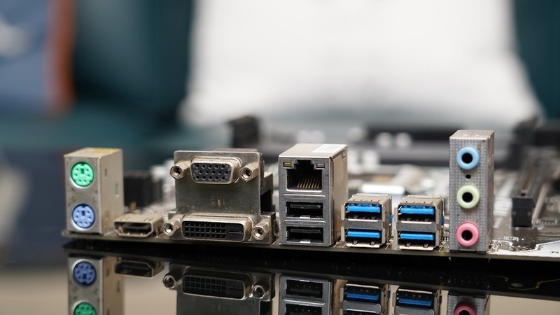 将捡垃圾进行到底，700元打造的电脑主机，还能流畅吃鸡