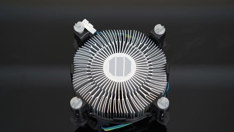 将捡垃圾进行到底，700元打造的电脑主机，还能流畅吃鸡