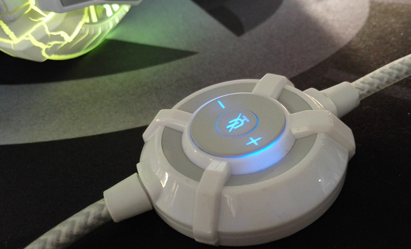 时尚时尚最时尚，闪瞎眼的外设