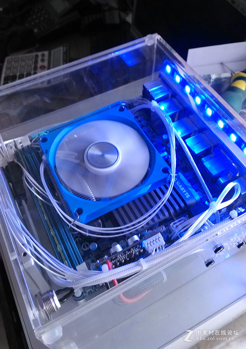 巴掌大有机玻璃小箱简单改造HTPC简介