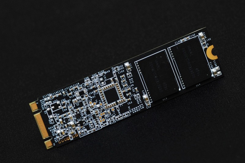 新速度新接口，影驰铠甲战将M.2 256GB上手体验