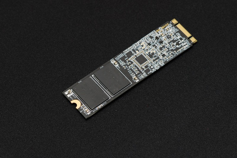 新速度新接口，影驰铠甲战将M.2 256GB上手体验