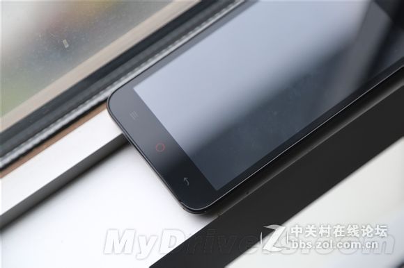 疑似399元联通手机真机曝光：哎呦 不错哦