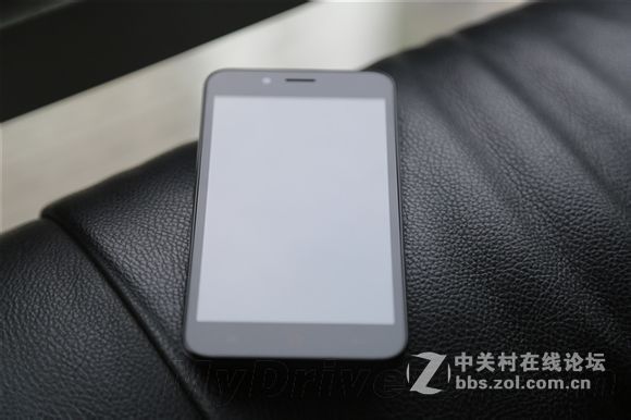 疑似399元联通手机真机曝光：哎呦 不错哦