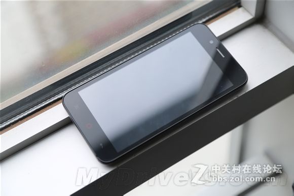 疑似399元联通手机真机曝光：哎呦 不错哦