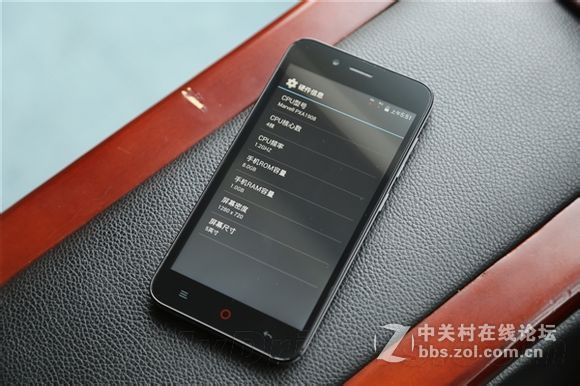 疑似399元联通手机真机曝光：哎呦 不错哦