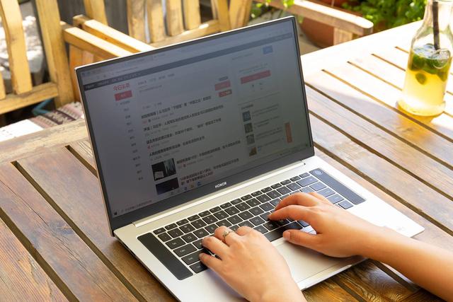 并不是只有MBP才算得上生产力工具，荣耀 MagicBook Pro 也是