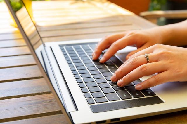 并不是只有MBP才算得上生产力工具，荣耀 MagicBook Pro 也是